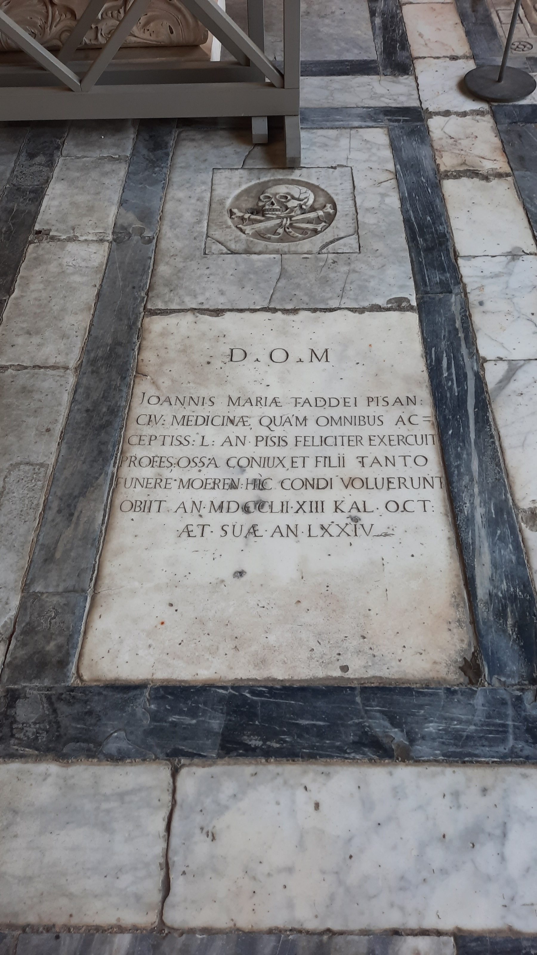 Giovanni Maria Taddei's tomb, Campos Santo, Pisa - 01.jpg